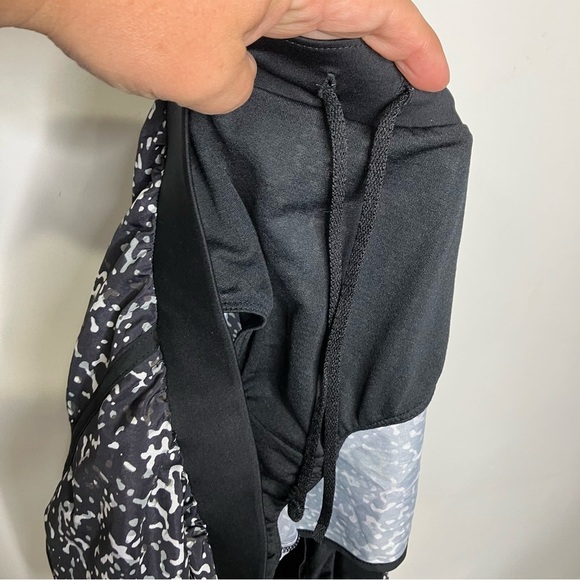 Under Armour loose fit running shorts black white gray women’s size large‎ - Picture 6 of 6